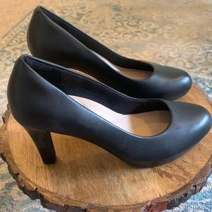 Clarks Ultimate Comfort Collection size 7